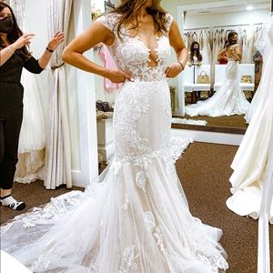 Wedding dress: Willowby 31109 size 4 ivory-blush